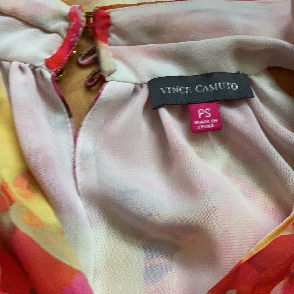 Vince Camuto - Picture 3 of 6